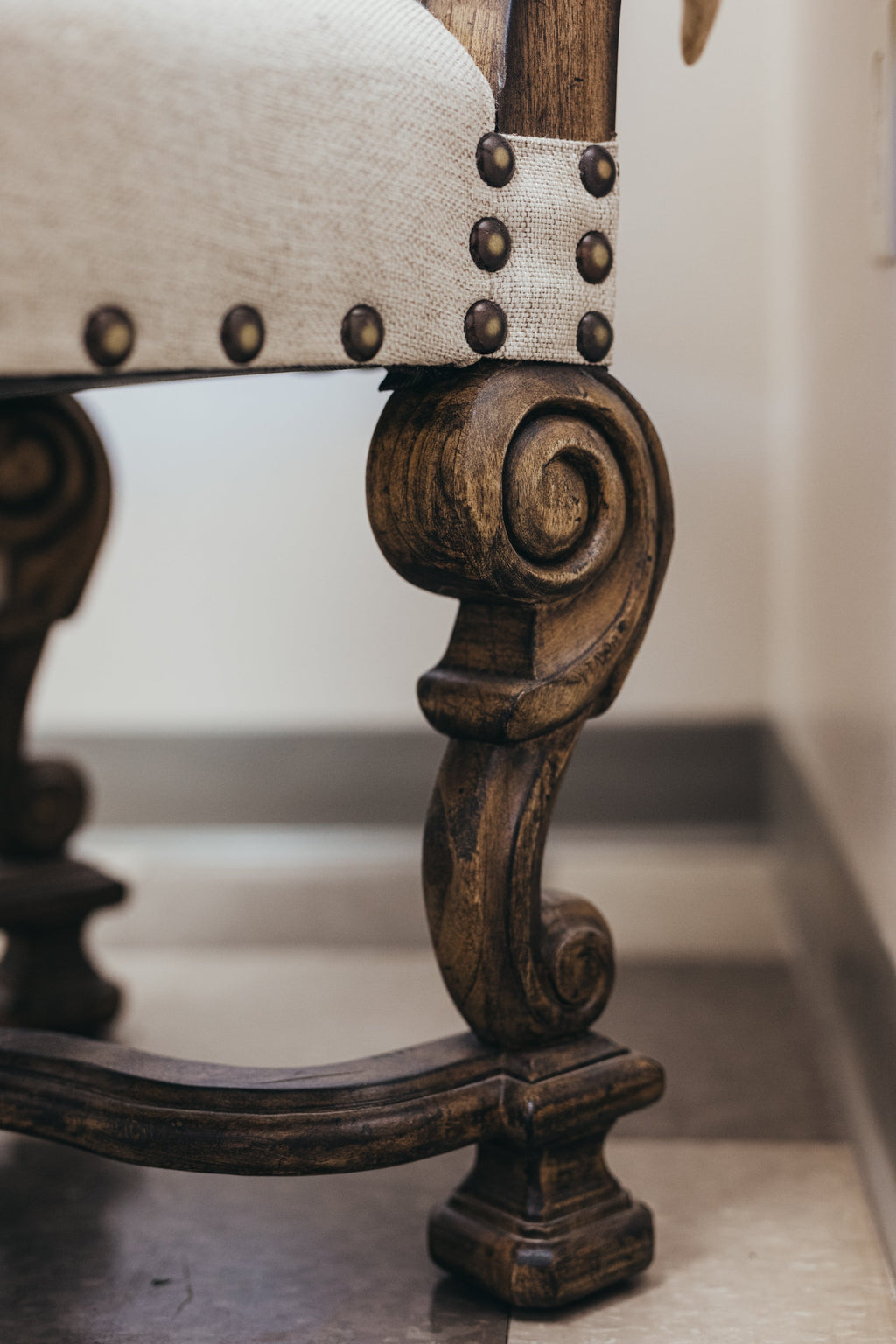 Elk Horn Arm Linen Tufted Chair Chair