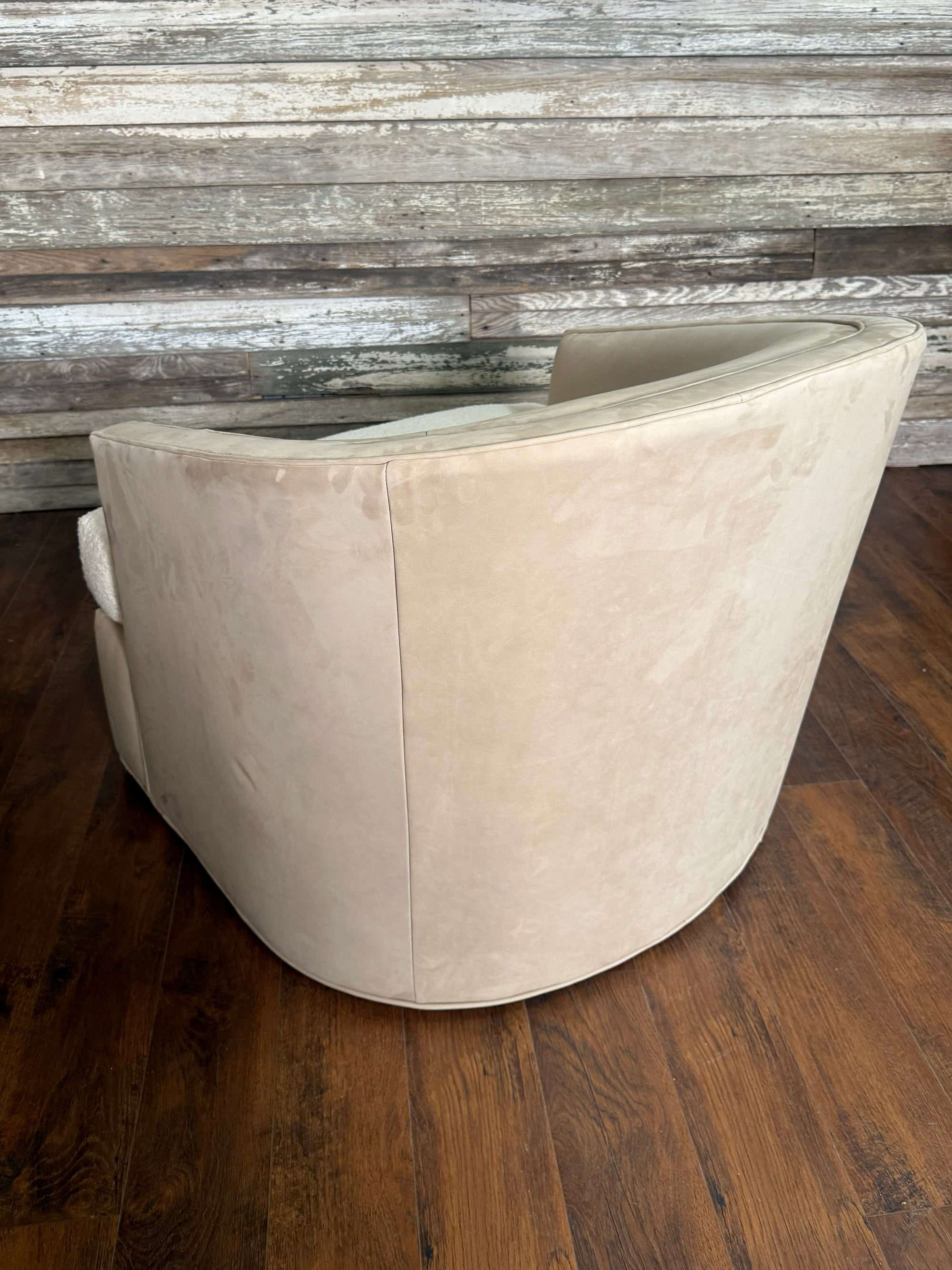 (2) Cape Cod Swivel Chair