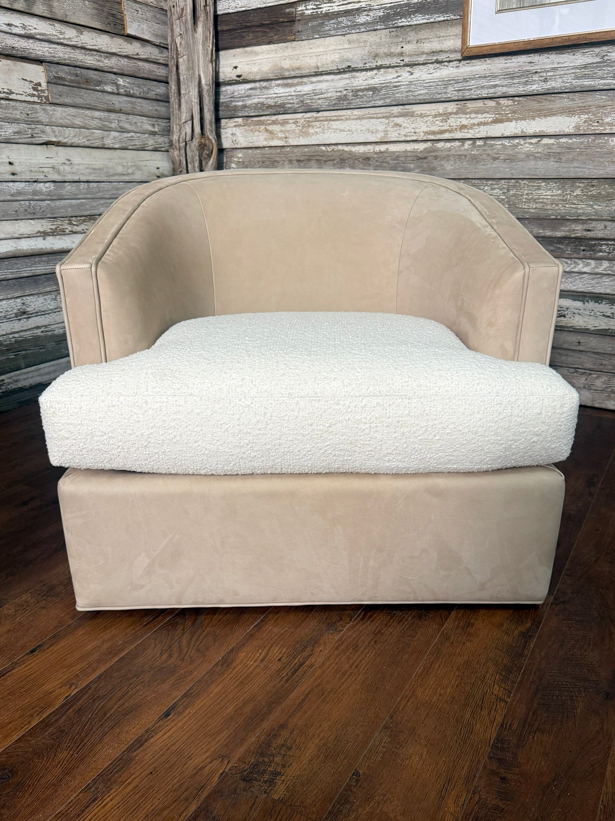 (2) Cape Cod Swivel Chair