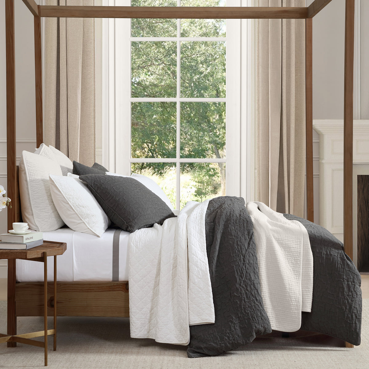 Porto Matelassé Bedding Set - Charcoal