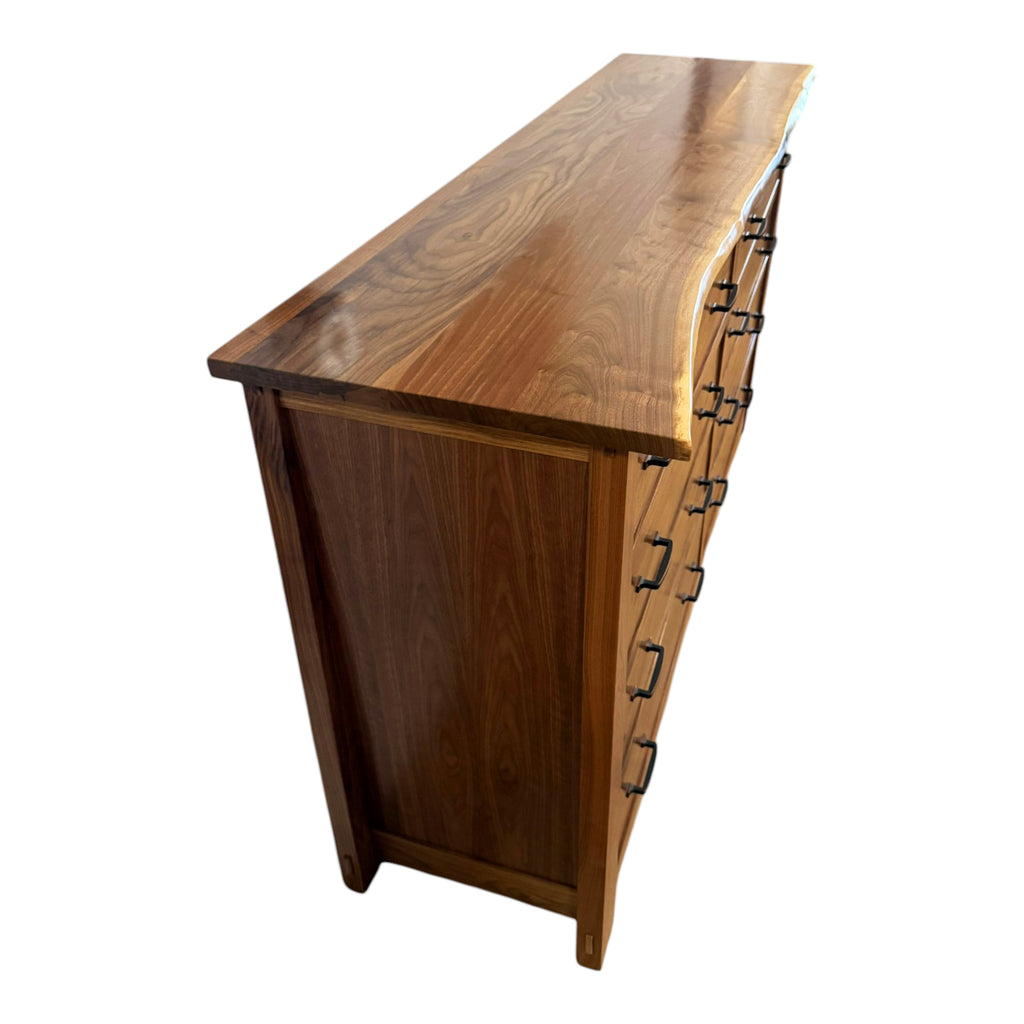 Frisco 8 Drawer Dresser