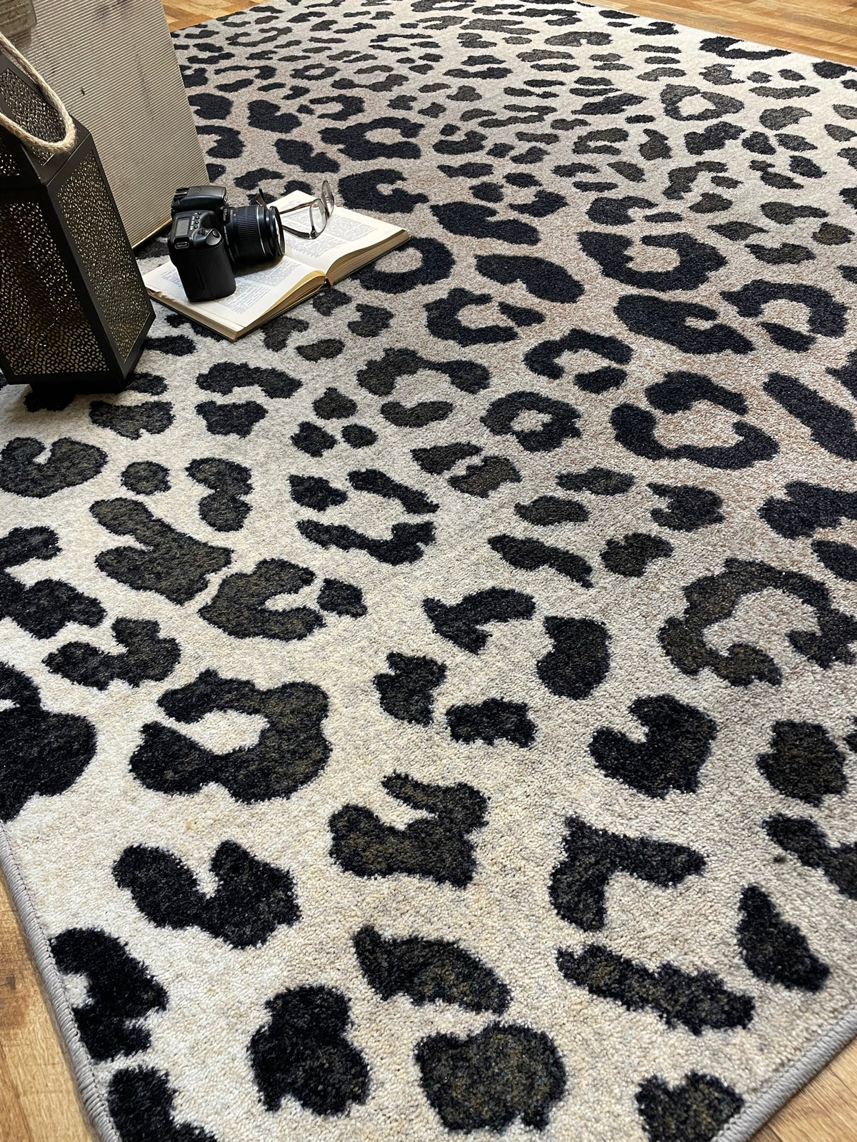 Image of an area rug, Mafaldi Snow Leopard - Silver
