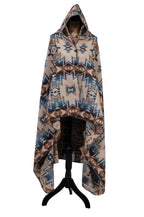 Cascada Hooded Throw