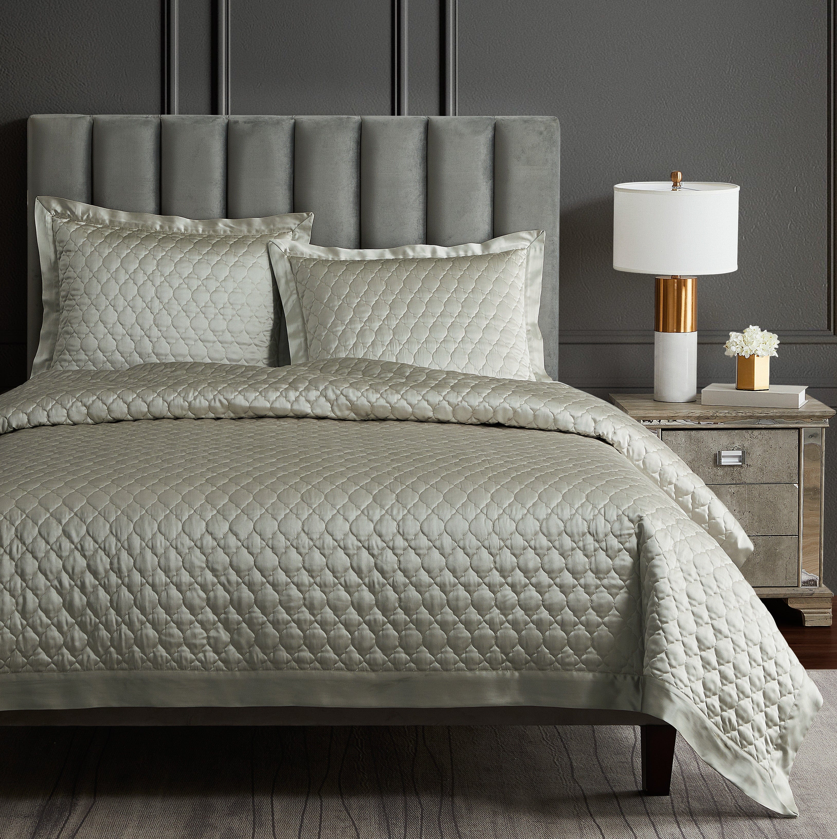 High Shine Satin Quatrefoil Quilt Set - Champagne Quilt Set