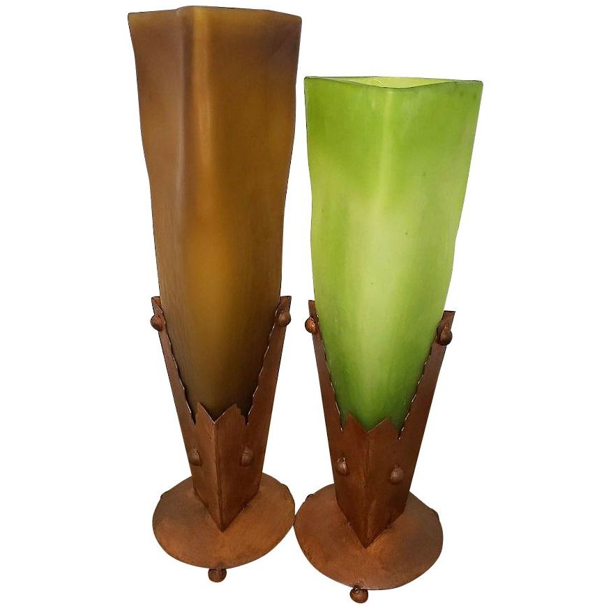 Crackled Triangle Glass Vase w/Iron Base Lamp