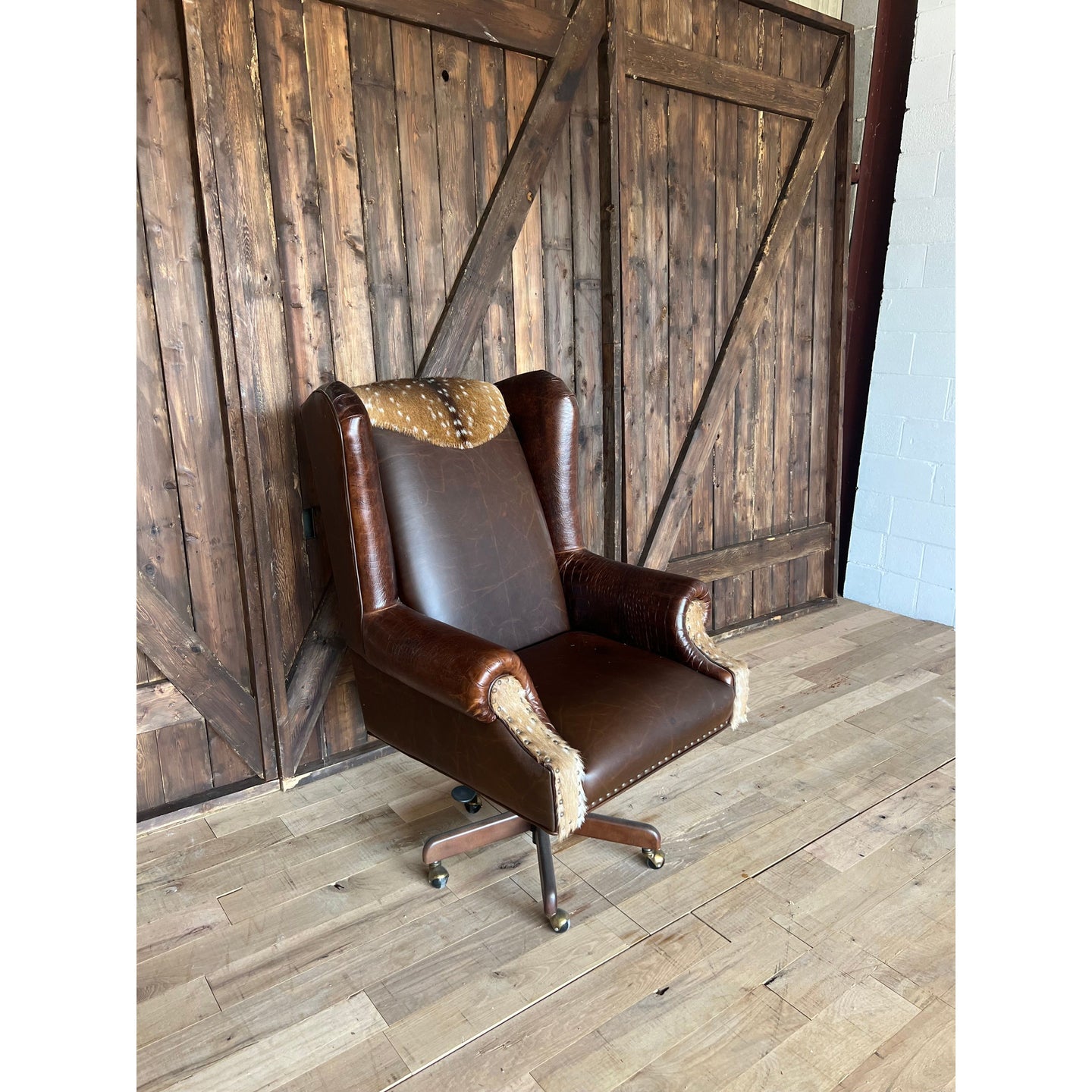 Axis Executive Desk Chair